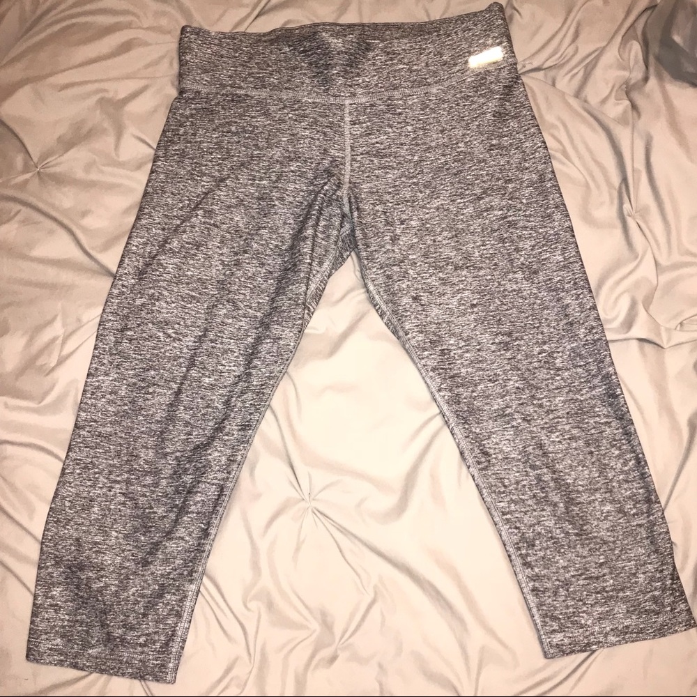 PINK VS gray cropped leggings💕